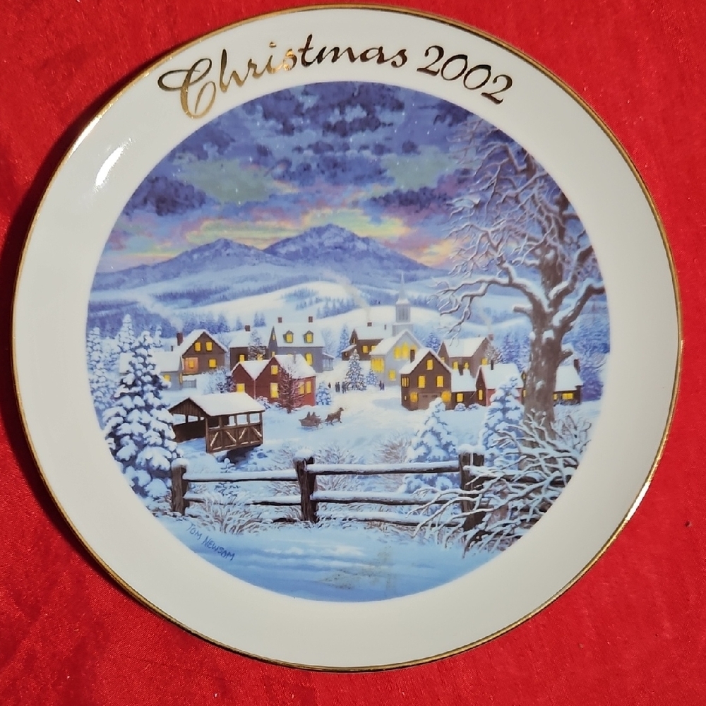 AVON 2002 Christmas Collector Plate - "Home for the Holidays" - Tom Newsom